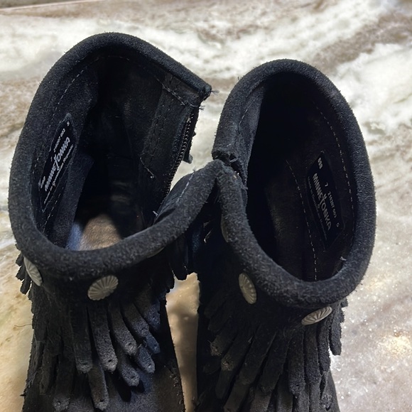 Minnetonka Double Fringe Side Zip Boot 7 - Picture 10 of 12